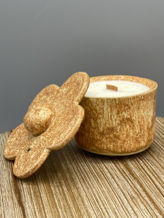 Świeca sojowa 'zapach' w ceramice ręcznie robionej