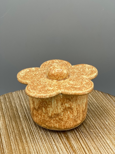 Świeca sojowa w ceramice ręcznie robionej