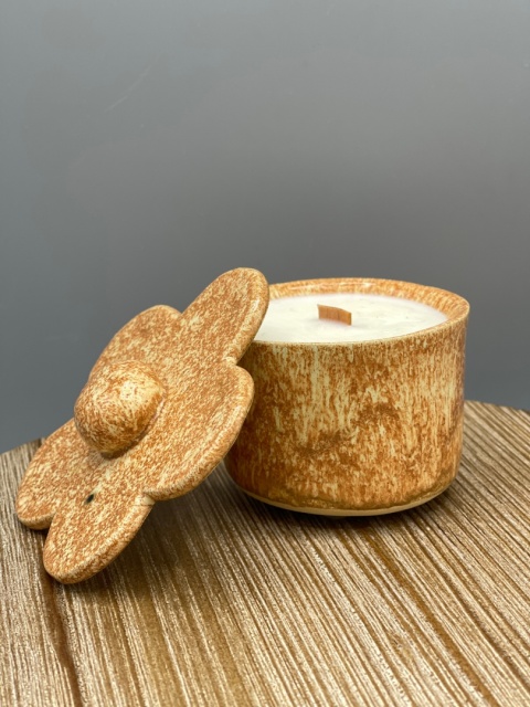 Świeca sojowa w ceramice ręcznie robionej